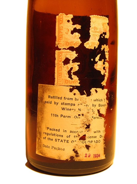 Carbone Wine 24-Oz. Riesling Bottle's tax stamp