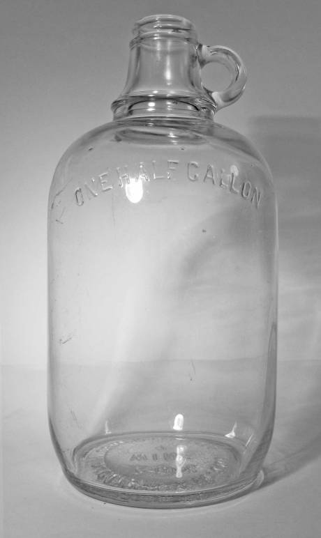 carbone-wine-d-sawin-halfgallon